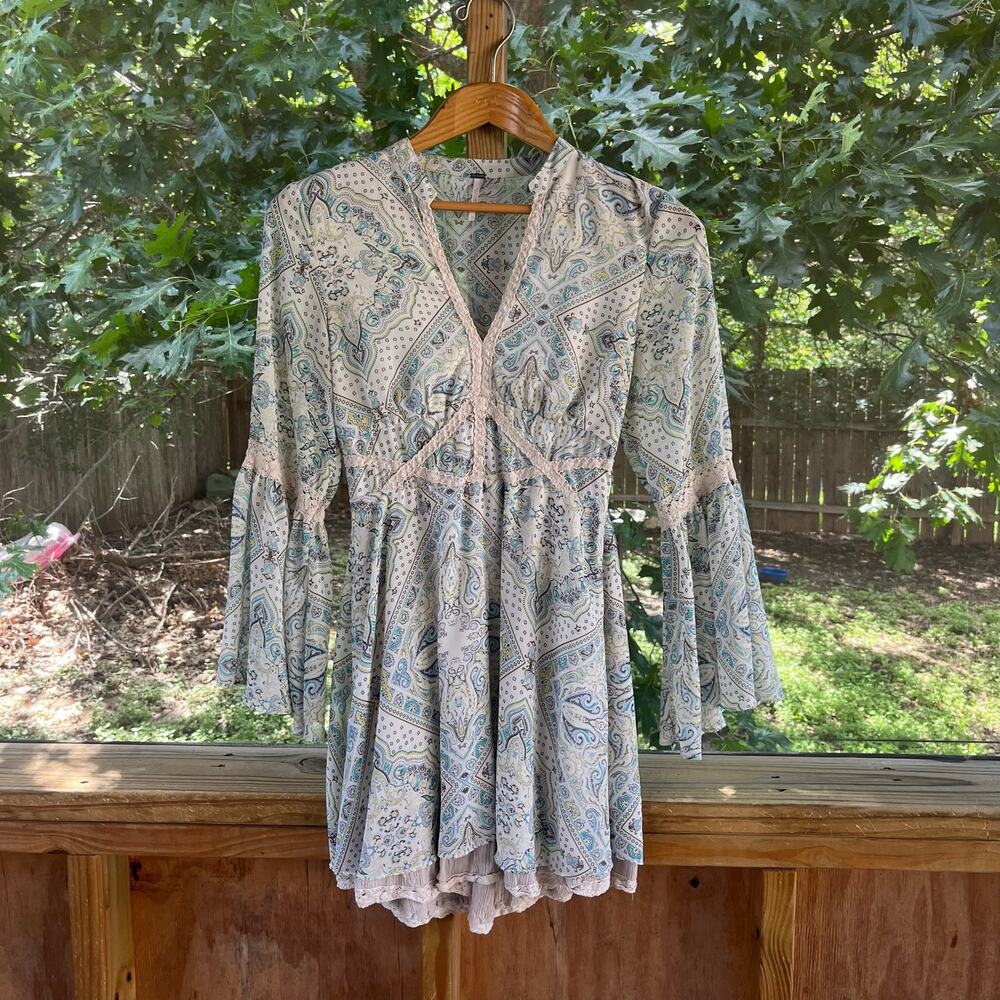 Free People Paisley Moonlight Mini Dress Long Bell Sleeves Blue Printed Size 4 - Picture 2 of 7